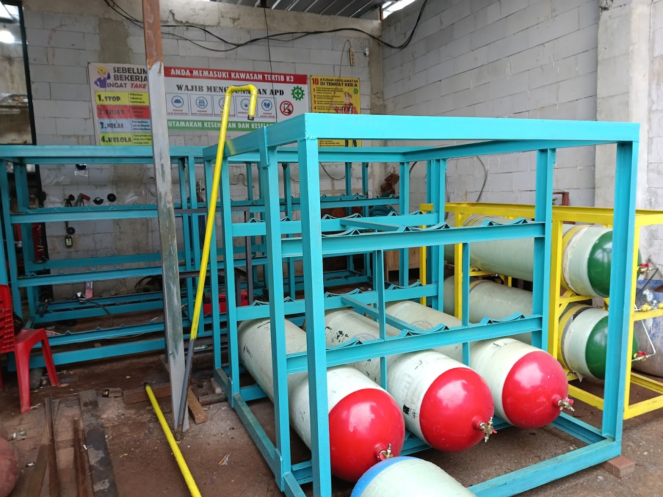 Fabrikasi rangka Gas Transport Module di workshop