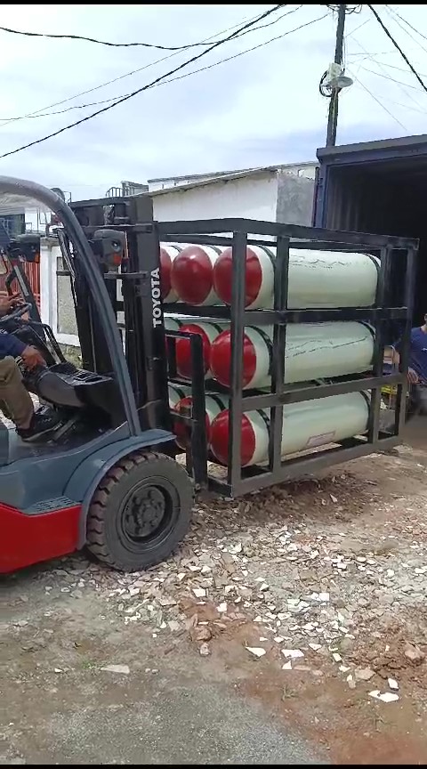 Loading GTM dengan forklift