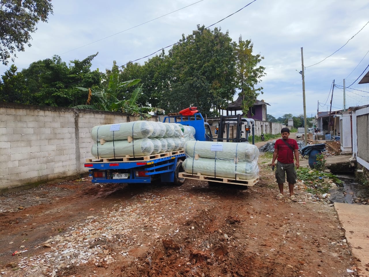 Tabung komposit baru di atas palet
